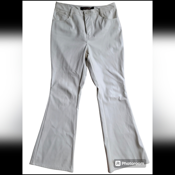 Dollhouse Juniors' Glossy High Rise Faux-Leather Flare Jeans - Picture 2 of 7